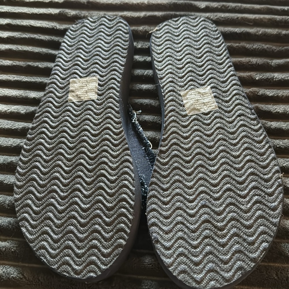 Lot Size L (9/10) SO Flip Flops from Kohl’s. - Picture 5 of 7